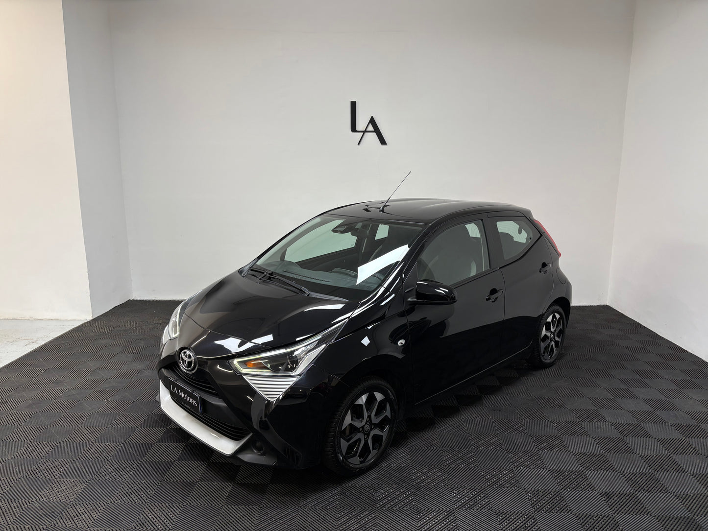 Toyota Aygo Connect 1.0 X-Play 72cv