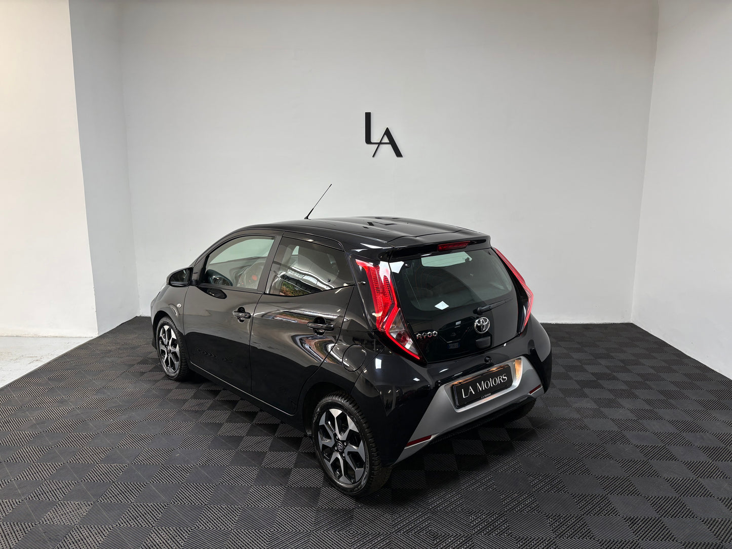 Toyota Aygo Connect 1.0 X-Play 72cv