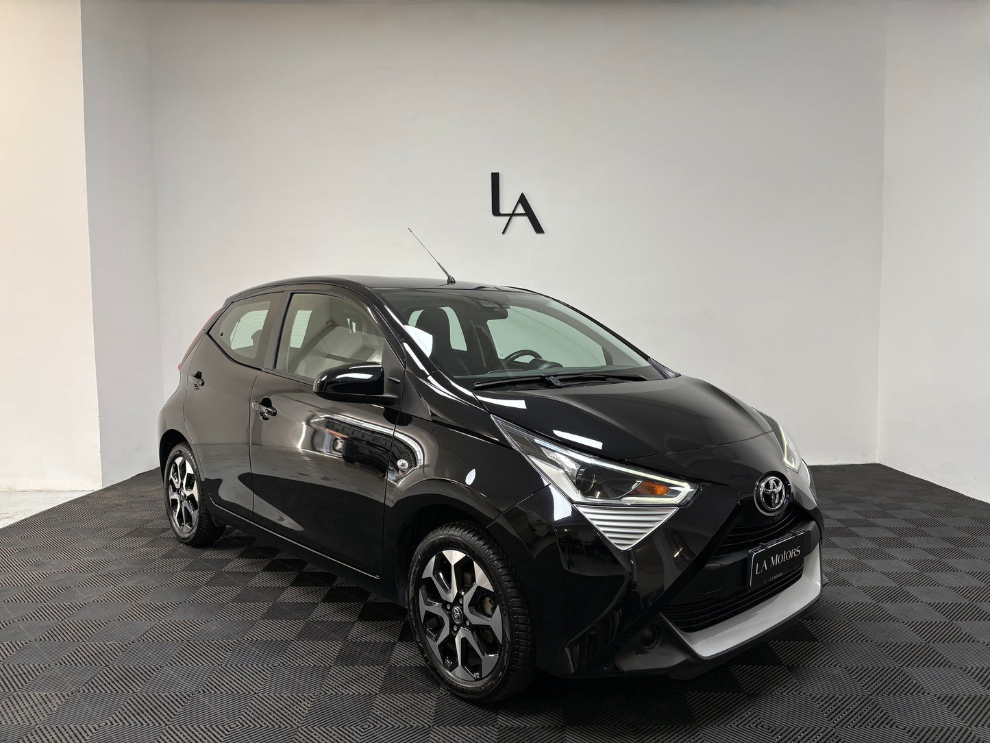 Toyota Aygo Connect 1.0 X-Play 72cv