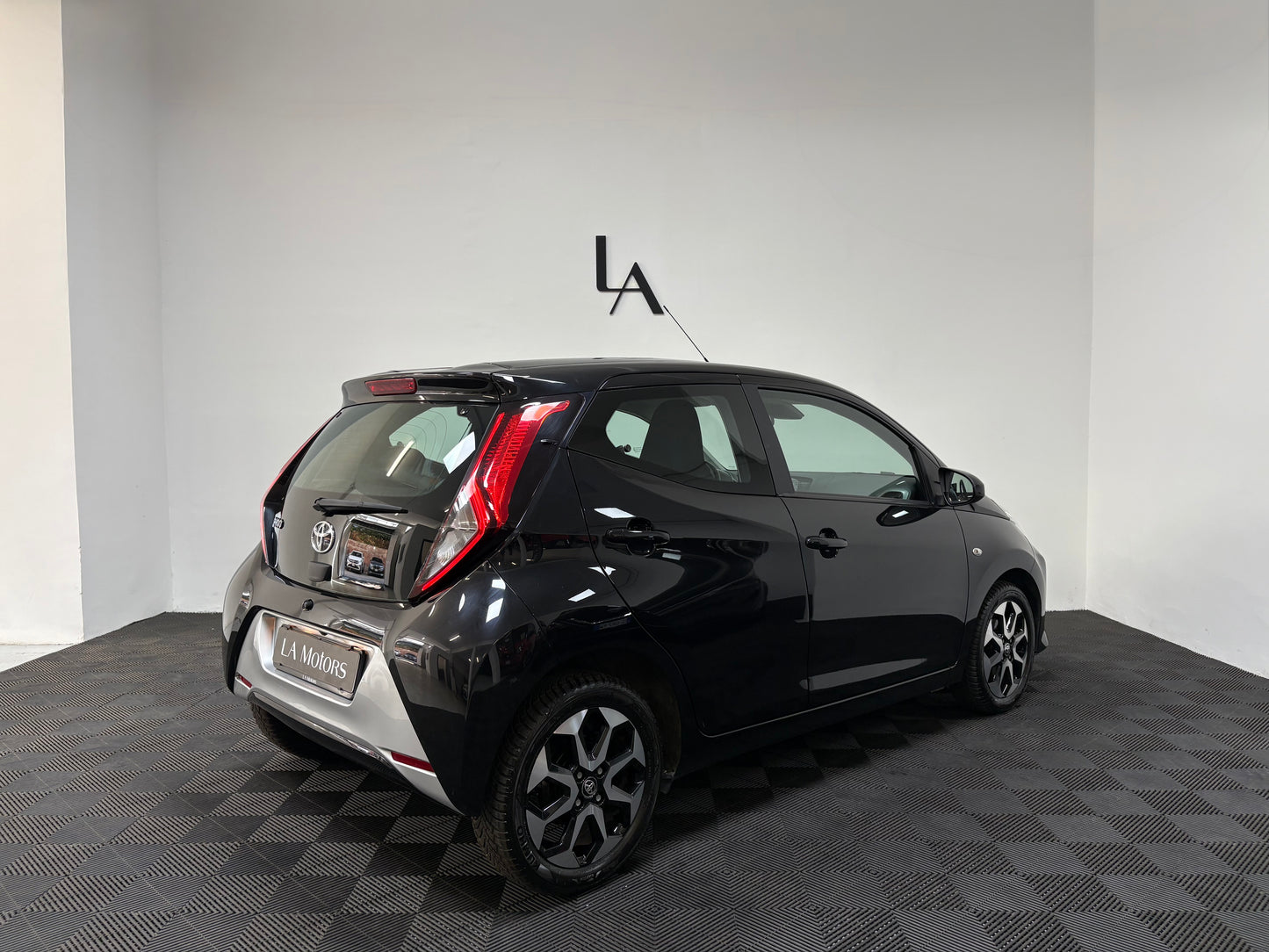 Toyota Aygo Connect 1.0 X-Play 72cv