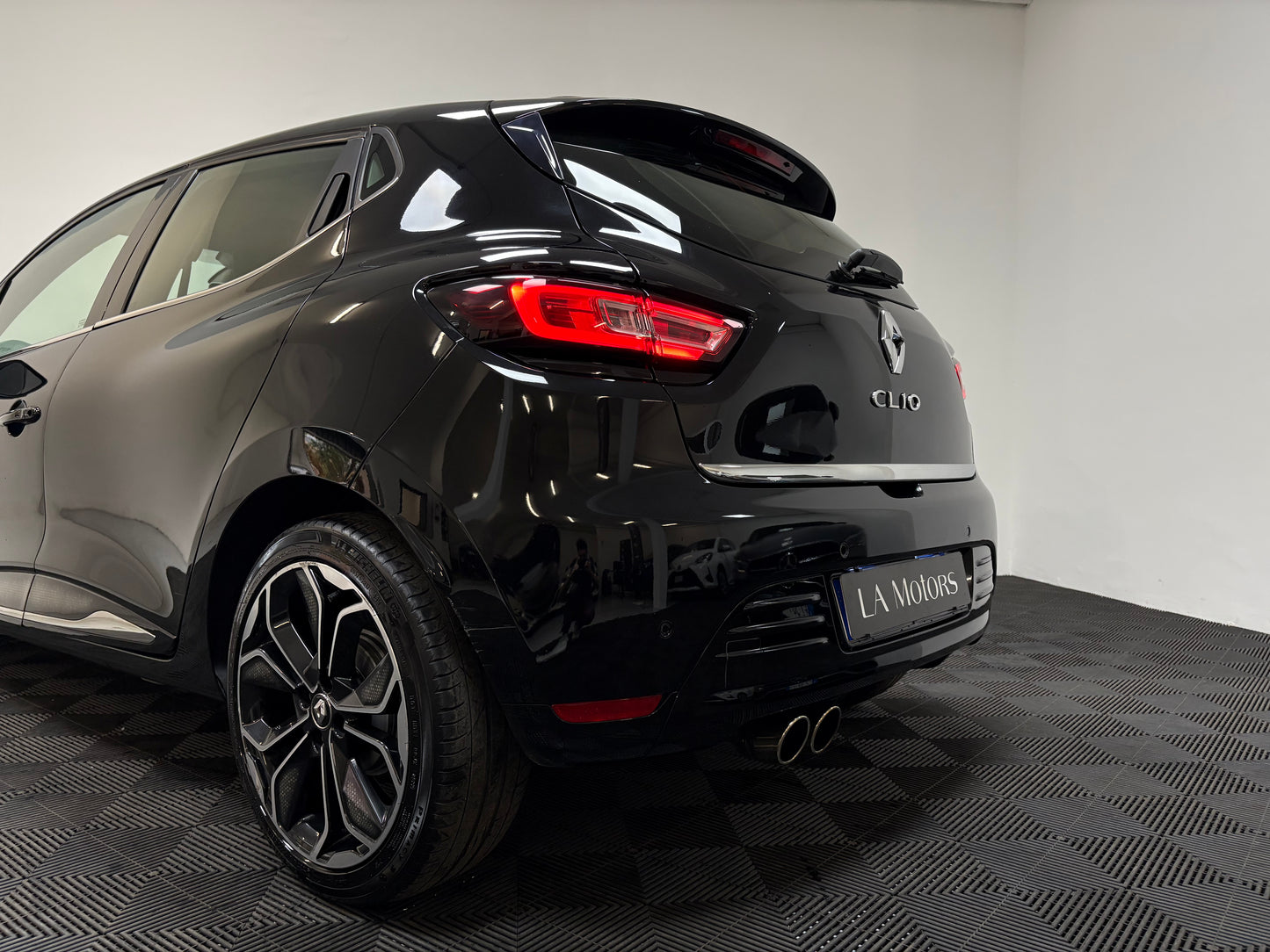 Renault Clio 1.0 TCE 12V 90CV Moschino Intens