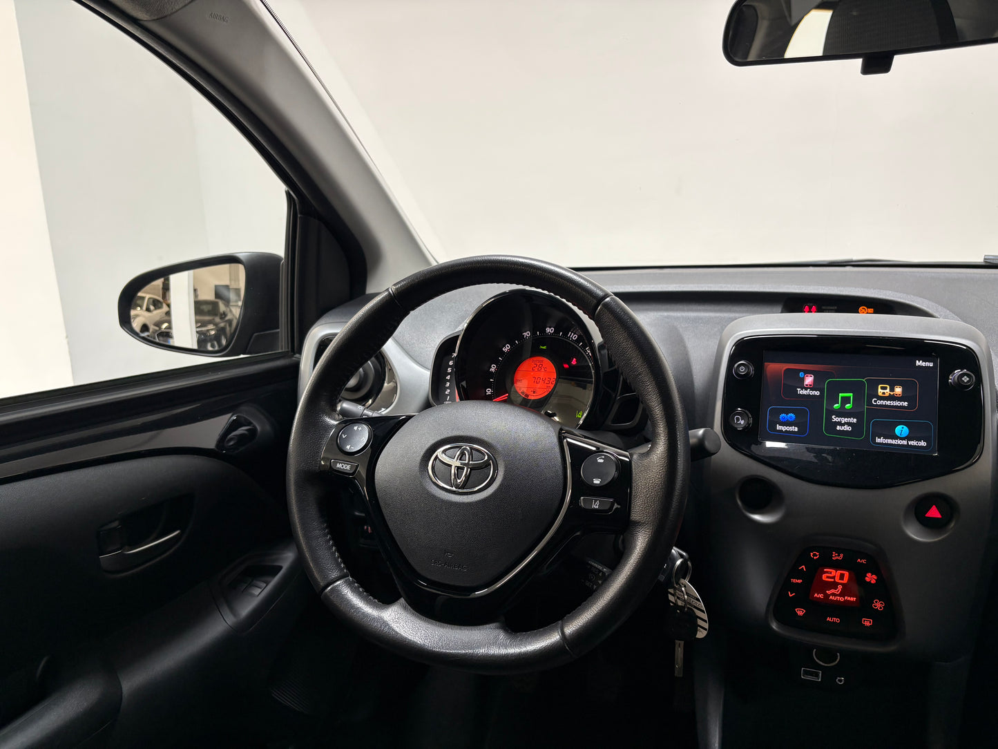 Toyota Aygo Connect 1.0 X-Play 72cv