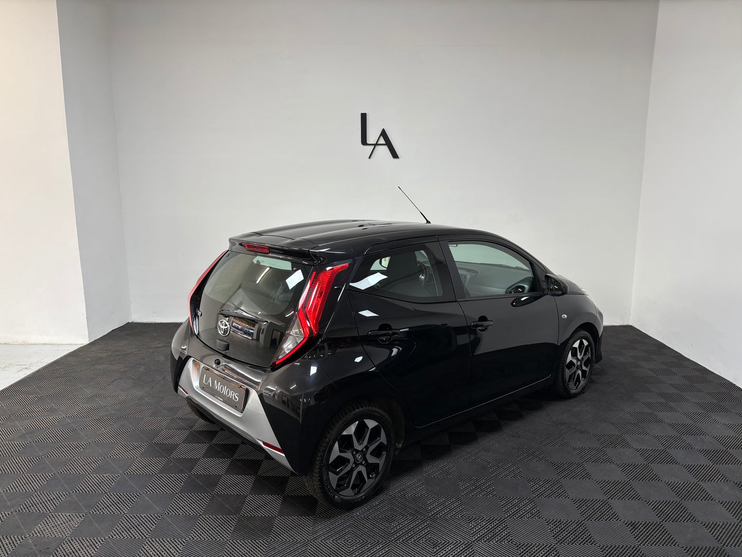 Toyota Aygo Connect 1.0 X-Play 72cv