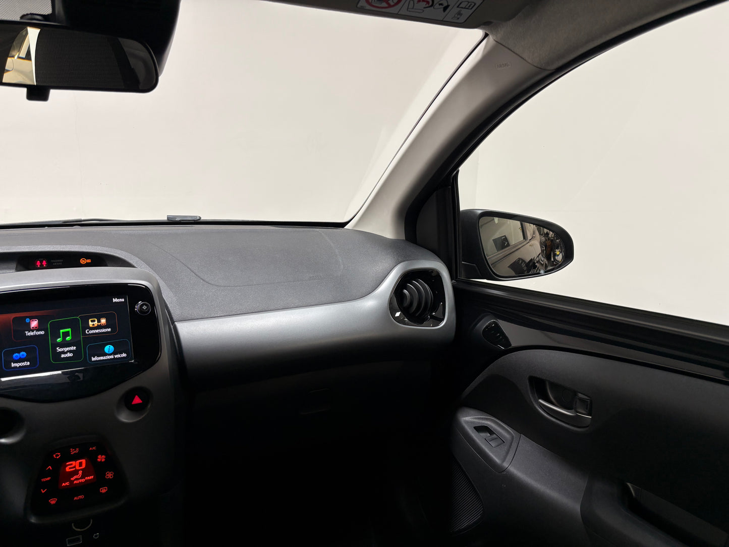 Toyota Aygo Connect 1.0 X-Play 72cv