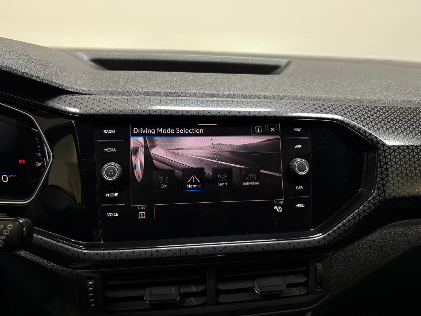 VOLKSWAGEN T-CROSS Advanced 110cv
