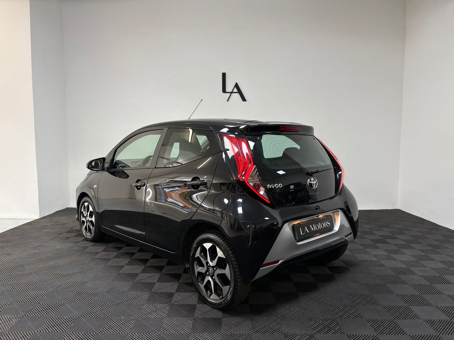Toyota Aygo Connect 1.0 X-Play 72cv