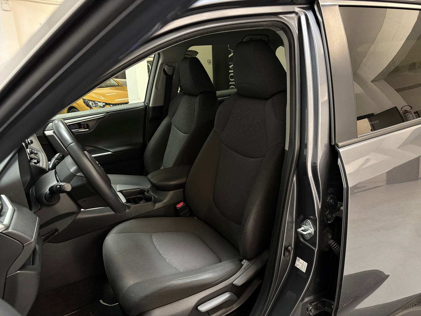 Toyota RAV4 2.5 Hybrid Business 218cv