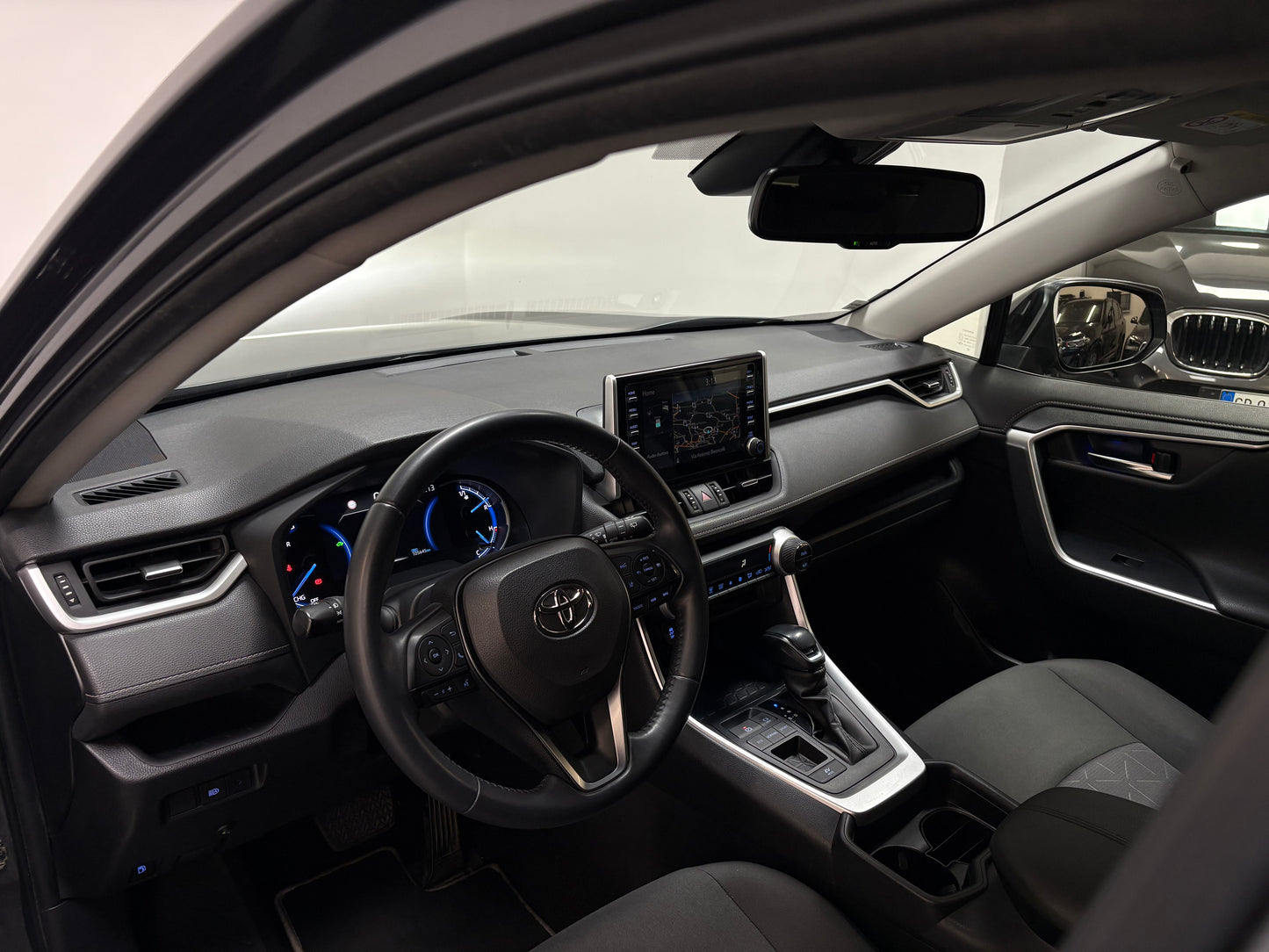 Toyota RAV4 2.5 Hybrid Business 218cv